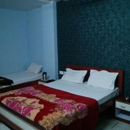 Oyo 15242 Hotel Rathi Palace Джайпур Екстериор снимка