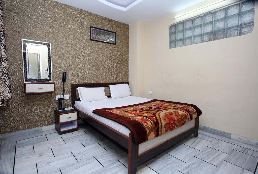 Oyo 15242 Hotel Rathi Palace Джайпур Екстериор снимка