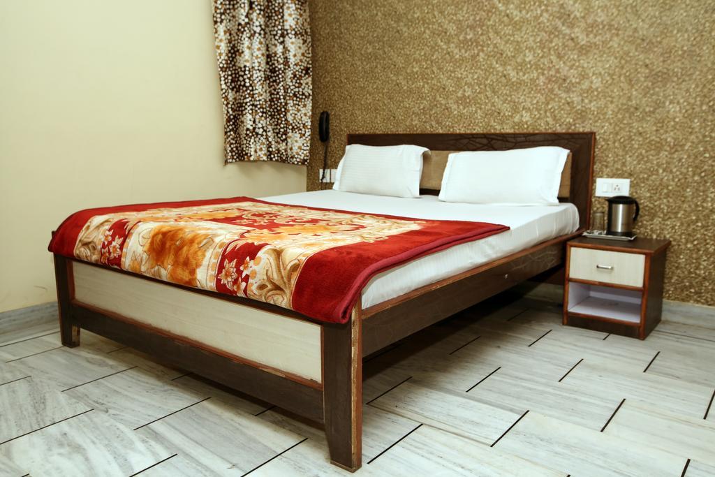 Oyo 15242 Hotel Rathi Palace Джайпур Екстериор снимка