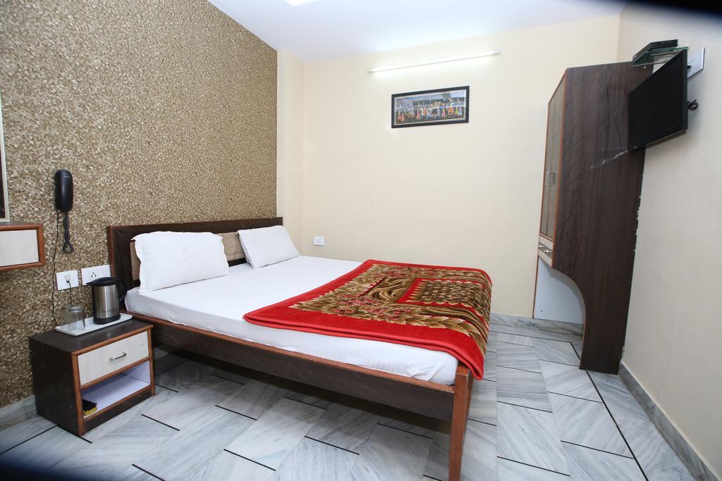 Oyo 15242 Hotel Rathi Palace Джайпур Екстериор снимка