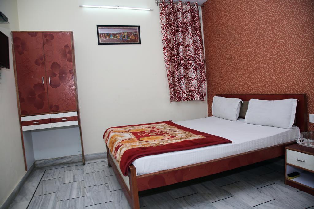 Oyo 15242 Hotel Rathi Palace Джайпур Екстериор снимка