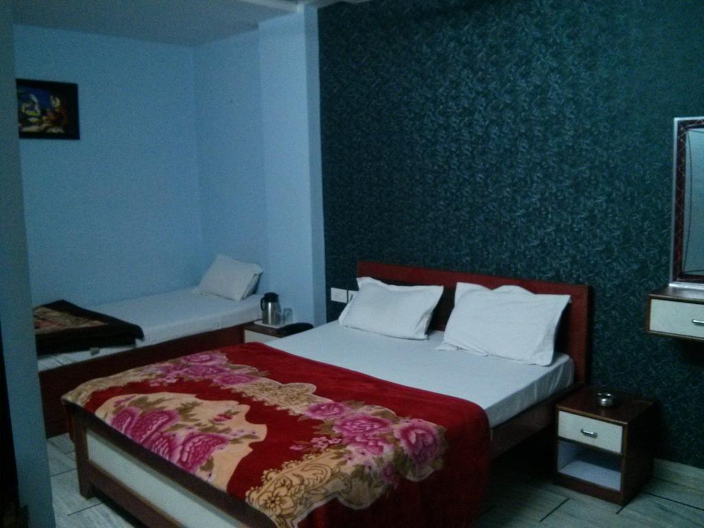 Oyo 15242 Hotel Rathi Palace Джайпур Екстериор снимка