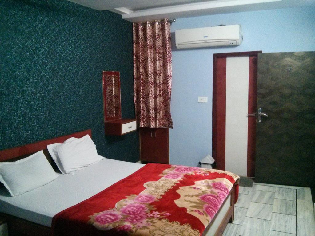 Oyo 15242 Hotel Rathi Palace Джайпур Екстериор снимка